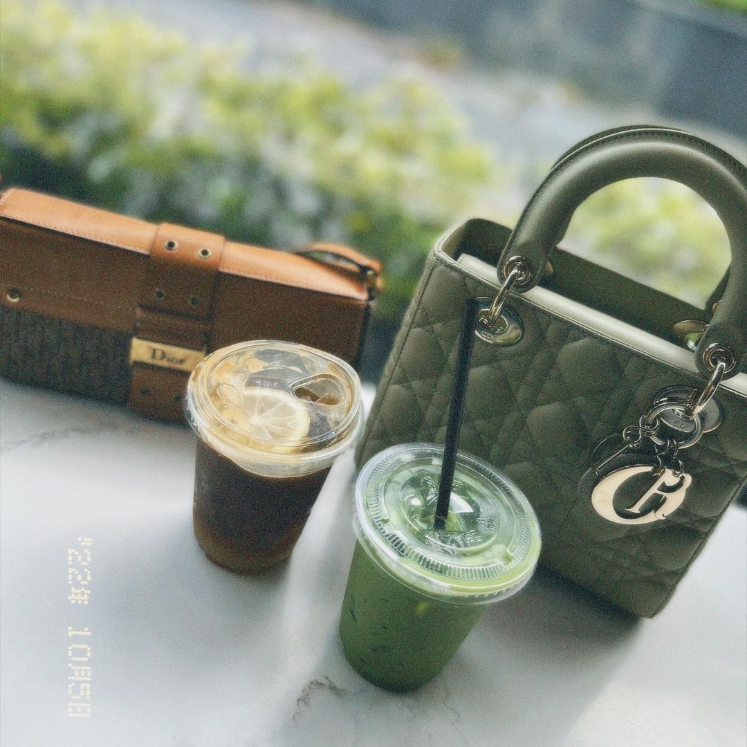 โบว์ - เบญจวรรณ อาร์ตเนอร์
