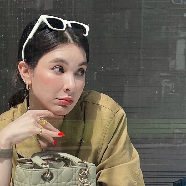 โบว์ - เบญจวรรณ อาร์ตเนอร์