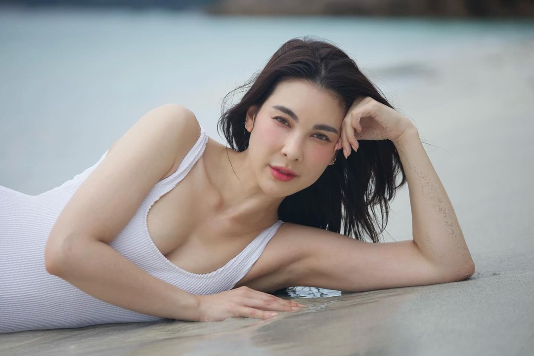 โบว์ - เบญจวรรณ อาร์ตเนอร์