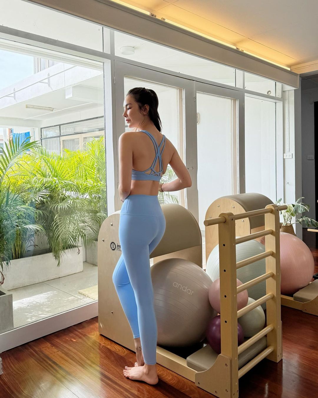 โบว์ - เบญจวรรณ อาร์ตเนอร์