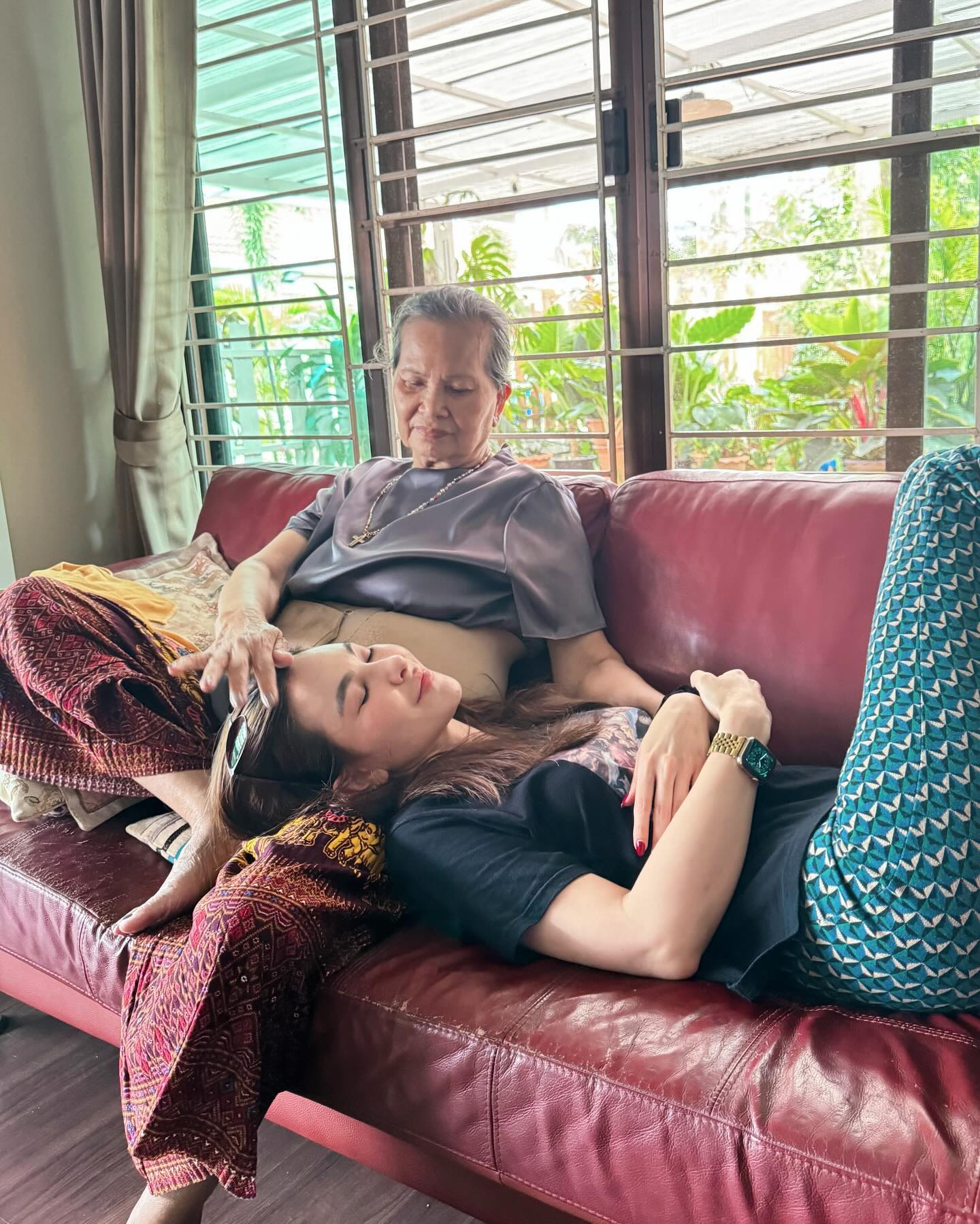 โบว์ - เบญจวรรณ อาร์ตเนอร์