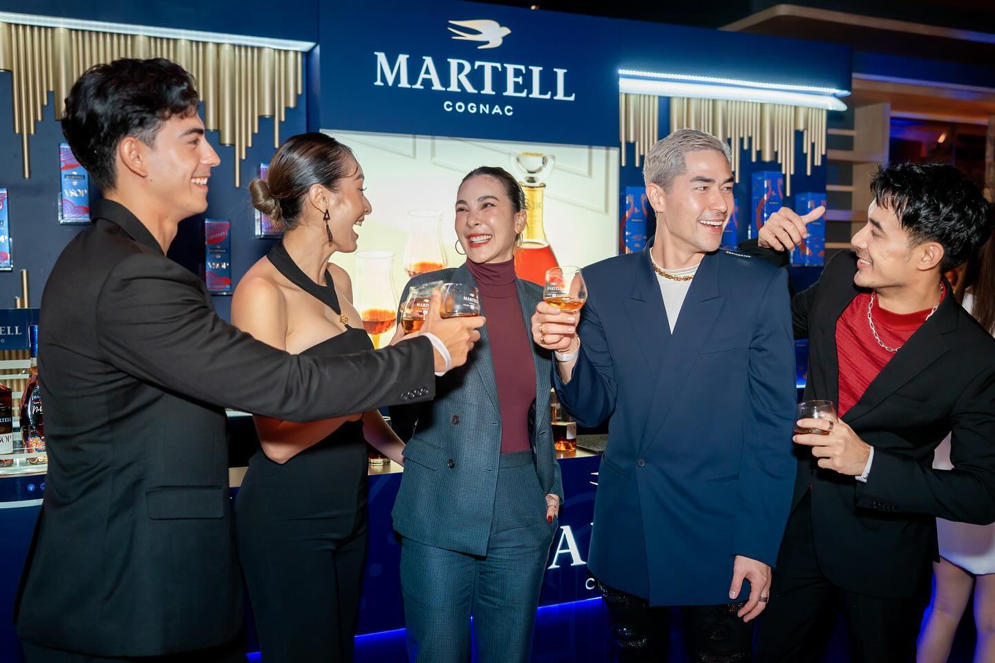 โบว์ - เบญจวรรณ อาร์ตเนอร์