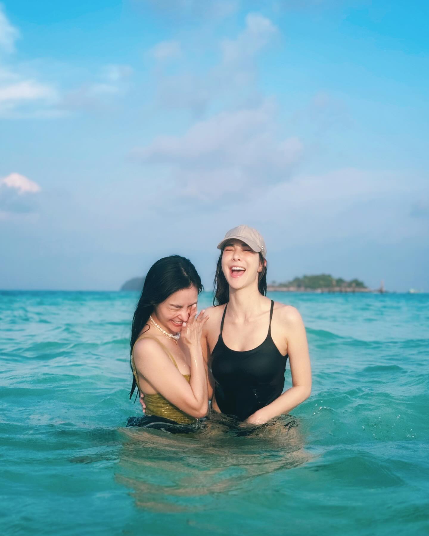 โบว์ - เบญจวรรณ อาร์ตเนอร์