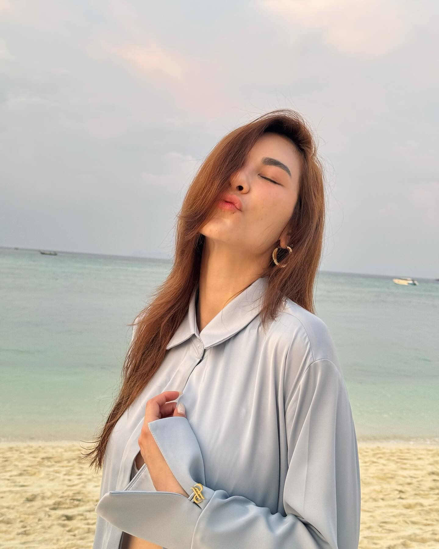 โบว์ - เบญจวรรณ อาร์ตเนอร์