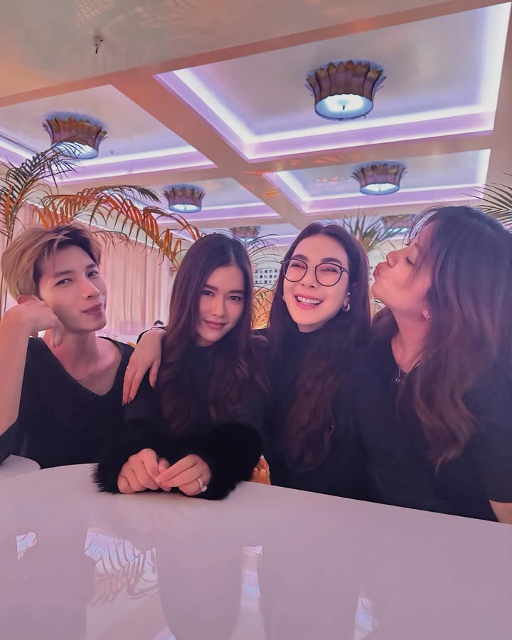 โบว์ - เบญจวรรณ อาร์ตเนอร์