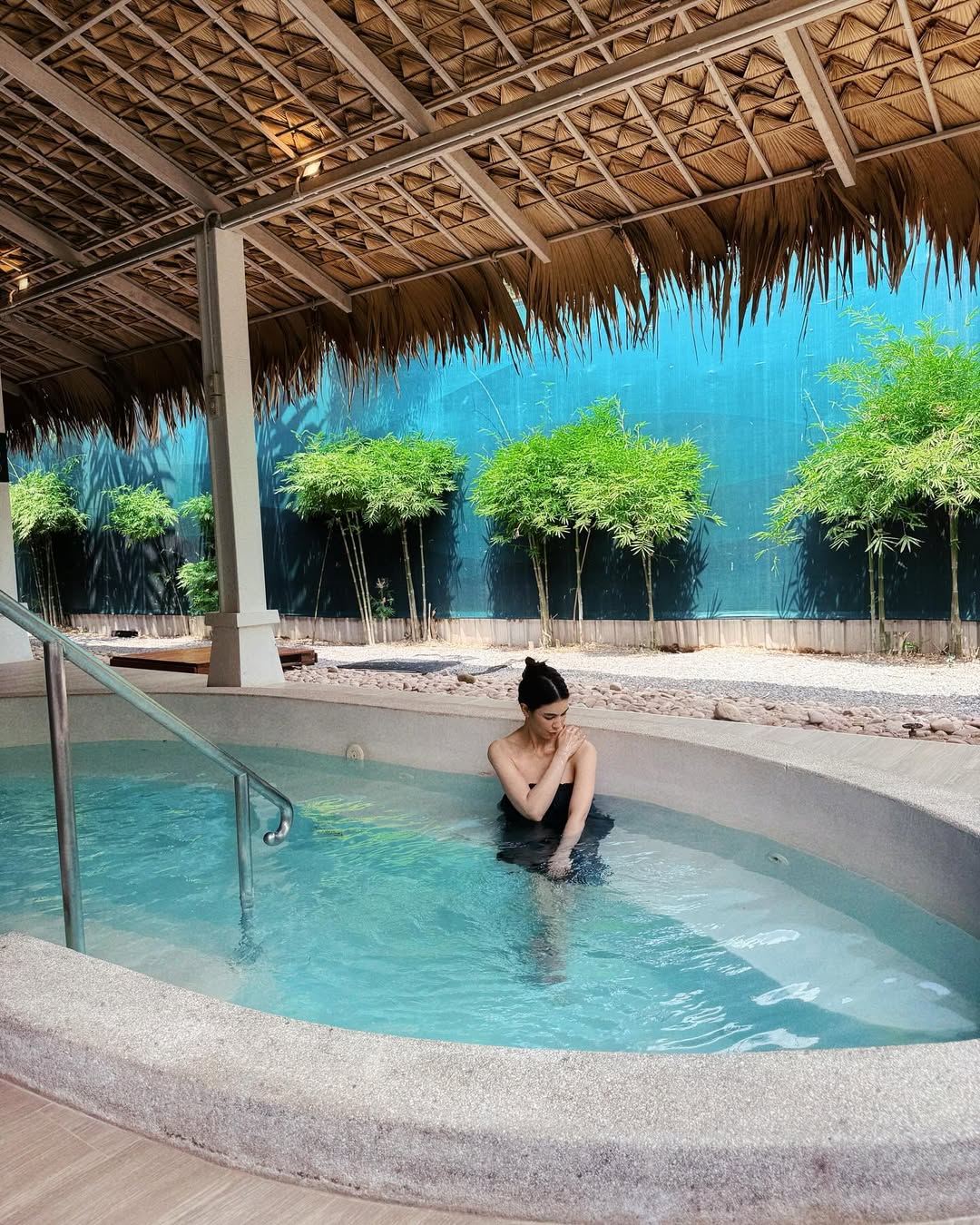 โบว์ - เบญจวรรณ อาร์ตเนอร์