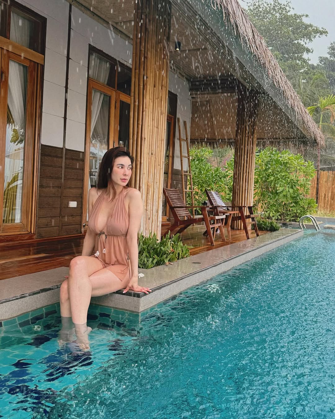 โบว์ - เบญจวรรณ อาร์ตเนอร์