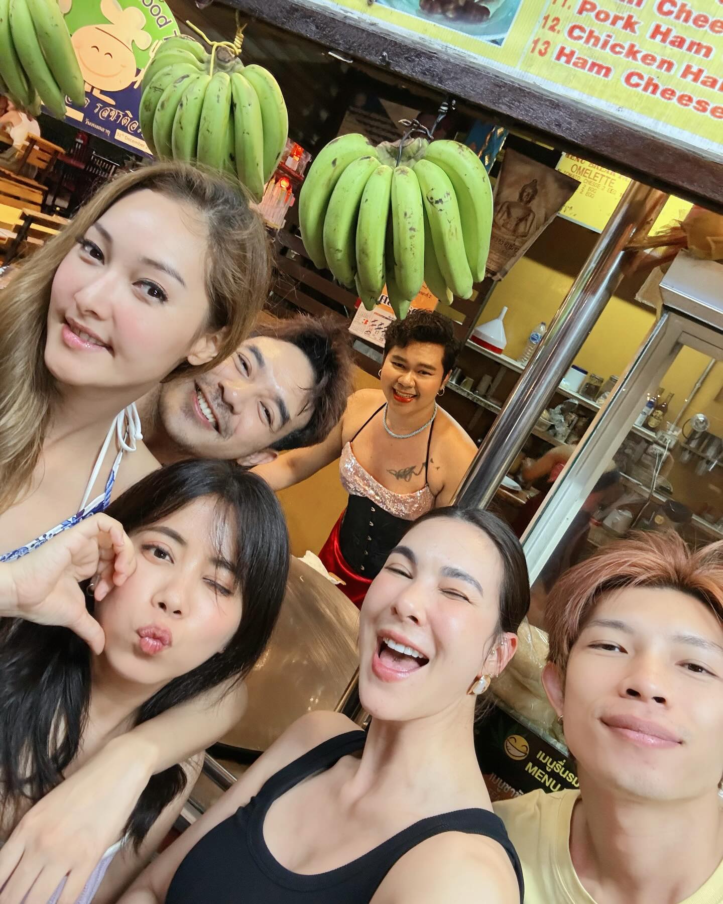 โบว์ - เบญจวรรณ อาร์ตเนอร์