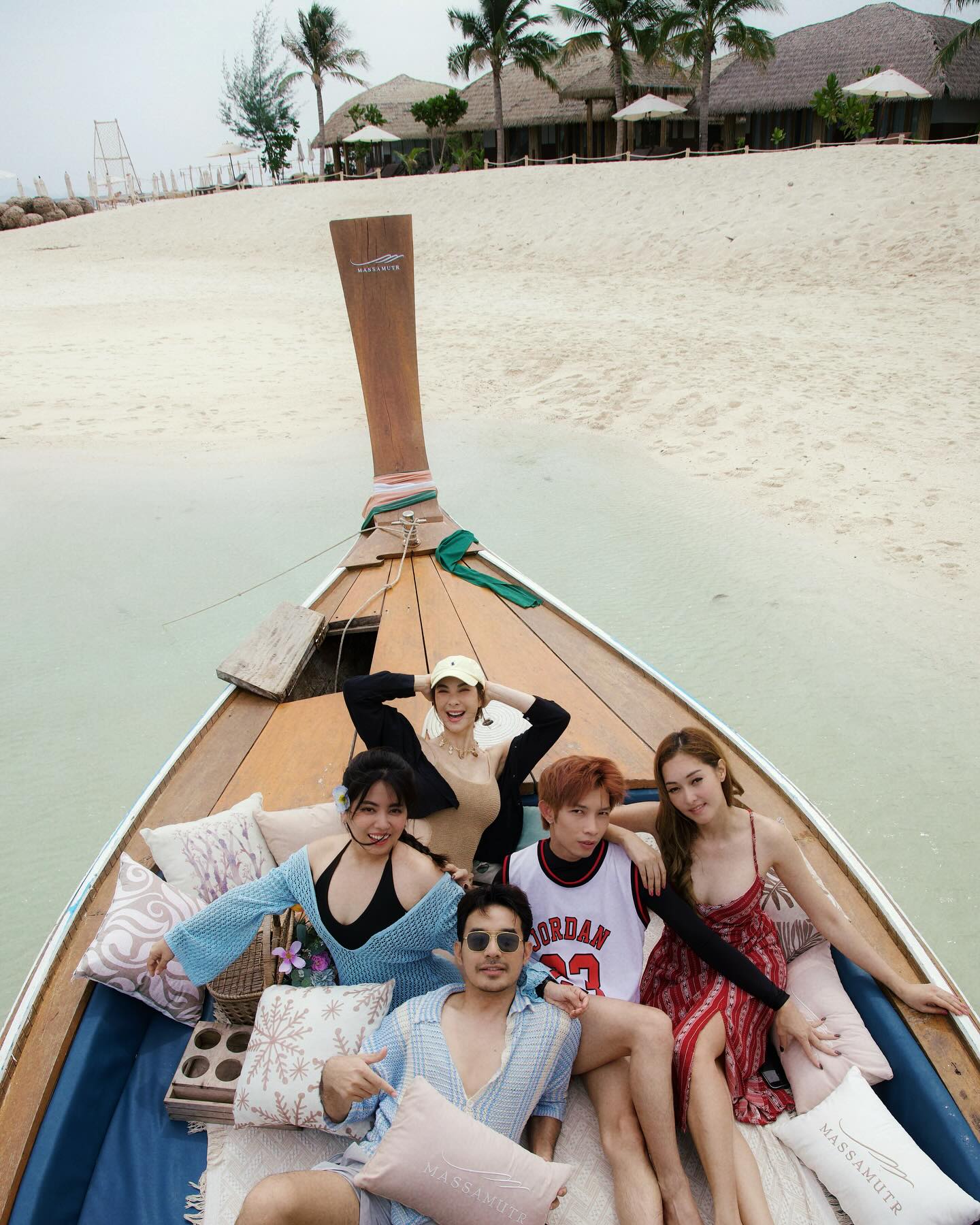 โบว์ - เบญจวรรณ อาร์ตเนอร์