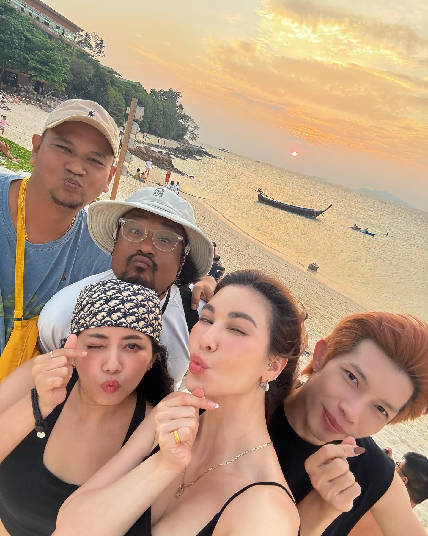 โบว์ - เบญจวรรณ อาร์ตเนอร์