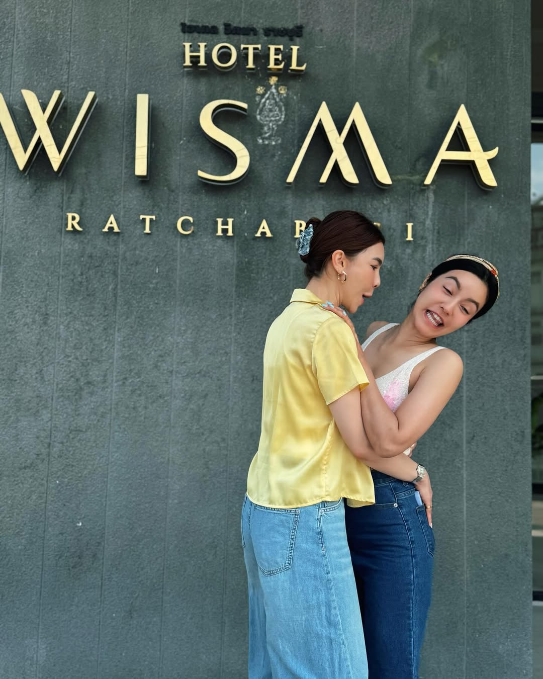 โบว์ - เบญจวรรณ อาร์ตเนอร์