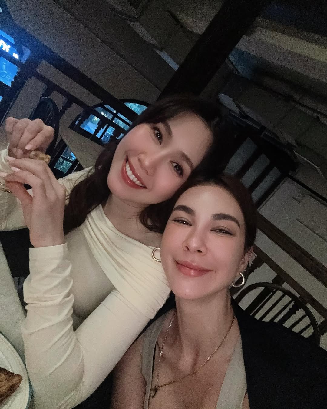 โบว์ - เบญจวรรณ อาร์ตเนอร์