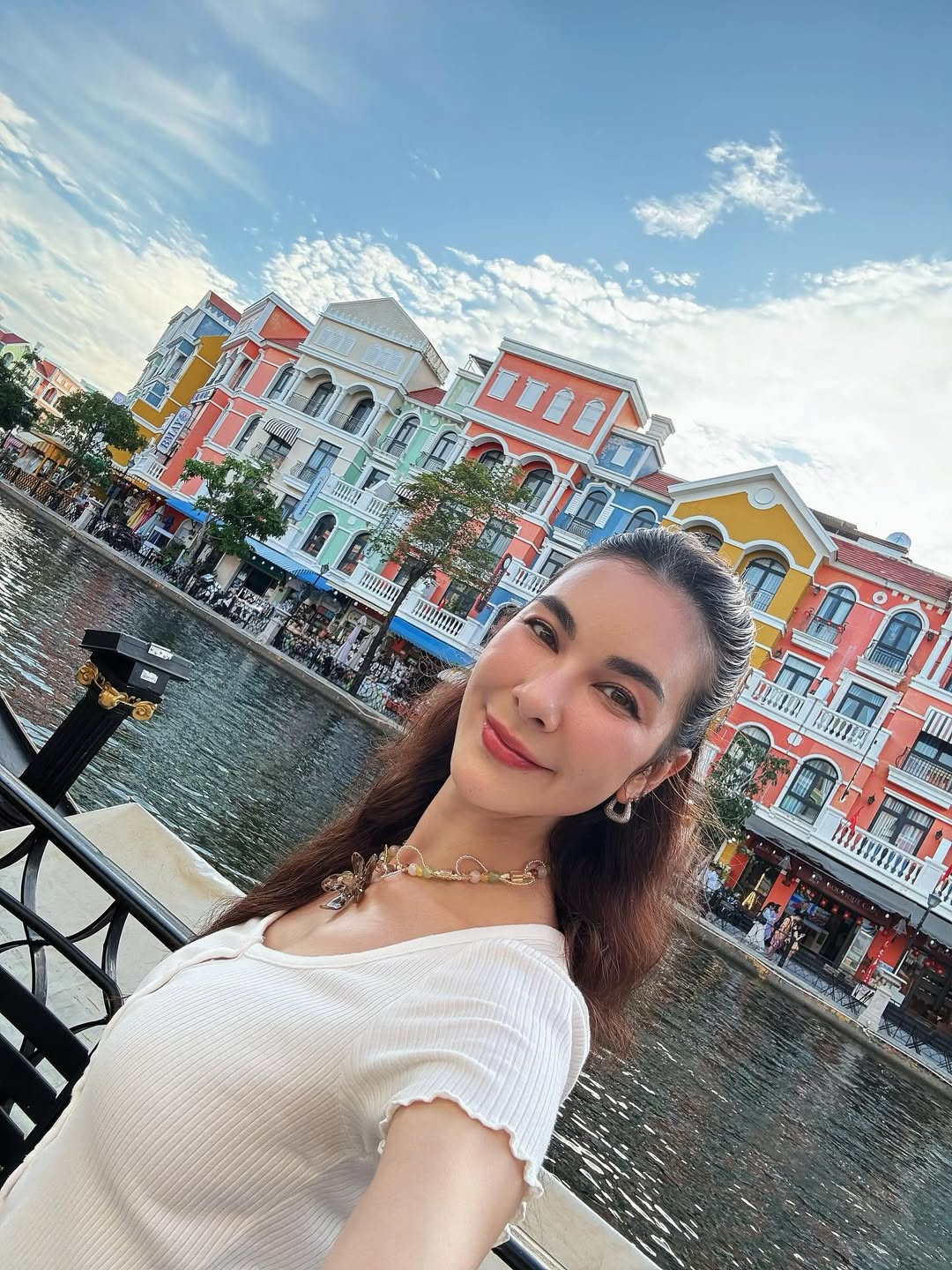 โบว์ - เบญจวรรณ อาร์ตเนอร์