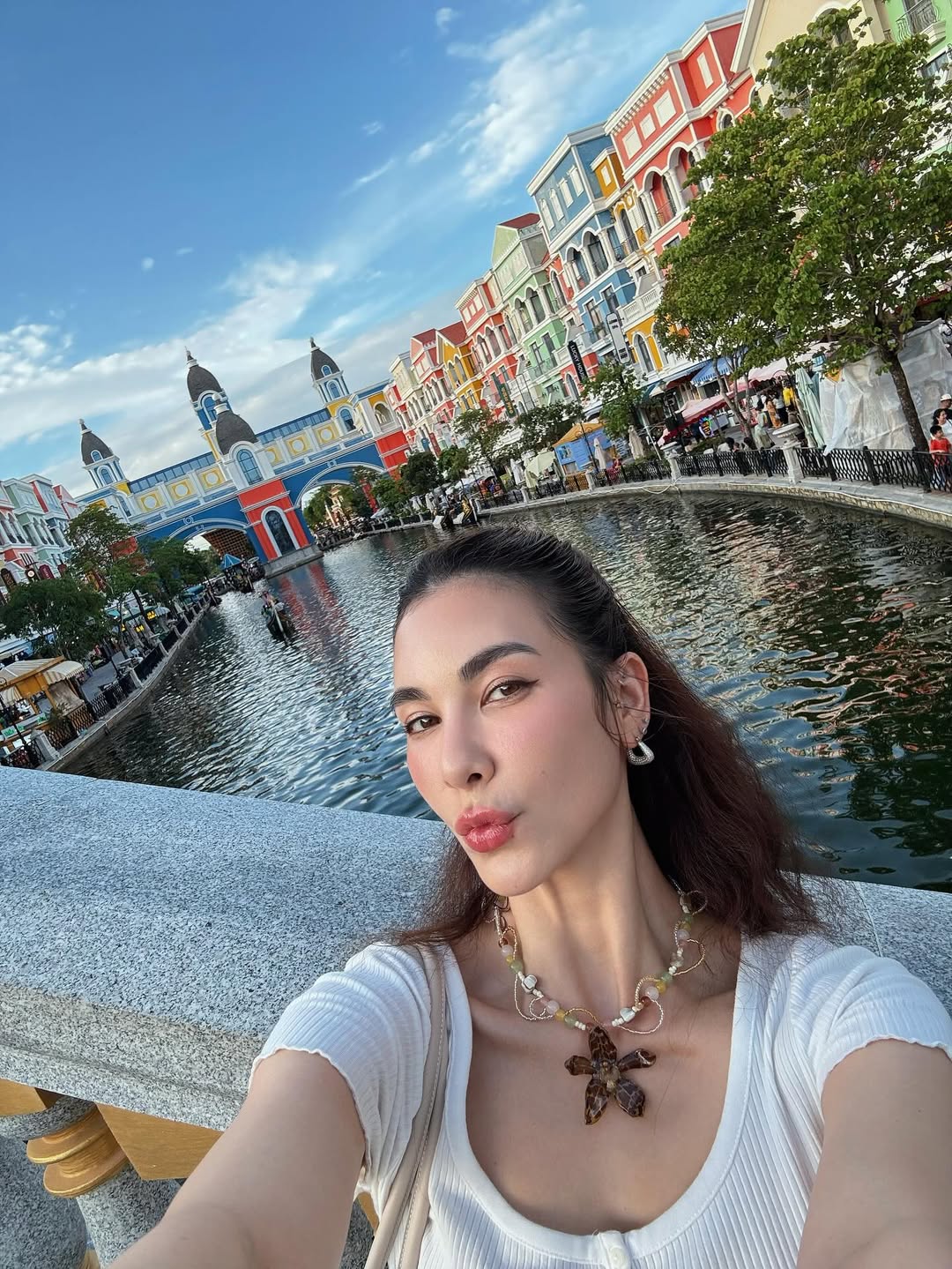 โบว์ - เบญจวรรณ อาร์ตเนอร์