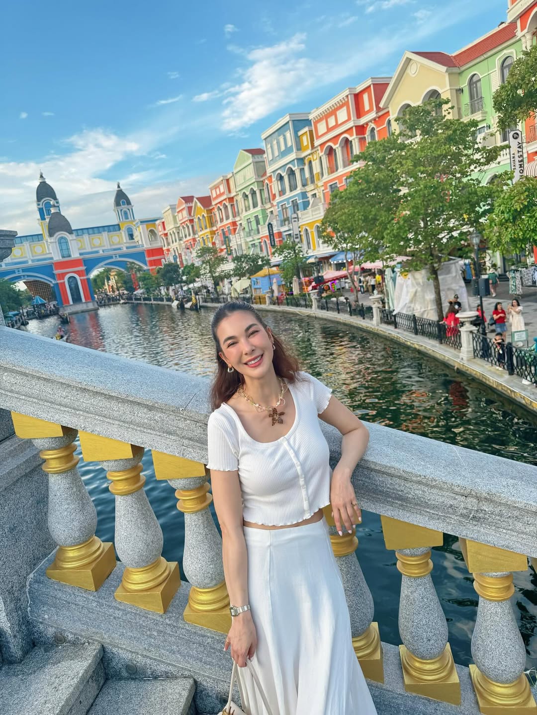 โบว์ - เบญจวรรณ อาร์ตเนอร์