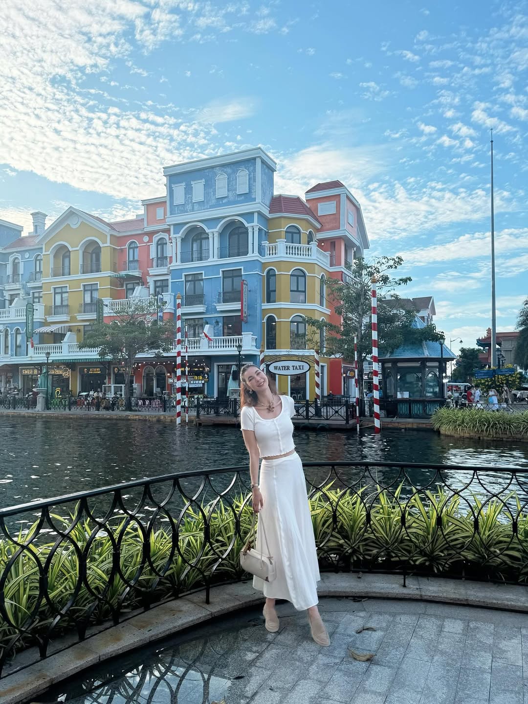 โบว์ - เบญจวรรณ อาร์ตเนอร์