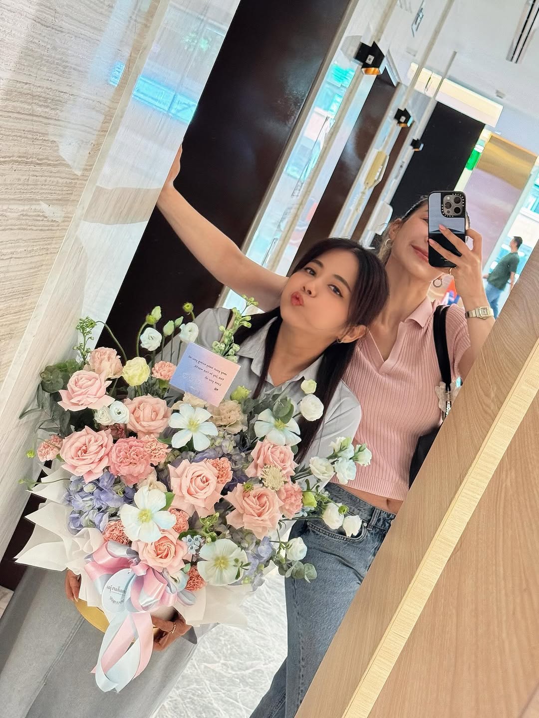โบว์ - เบญจวรรณ อาร์ตเนอร์