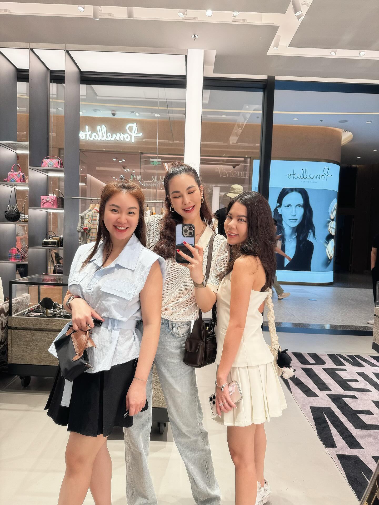 โบว์ - เบญจวรรณ อาร์ตเนอร์