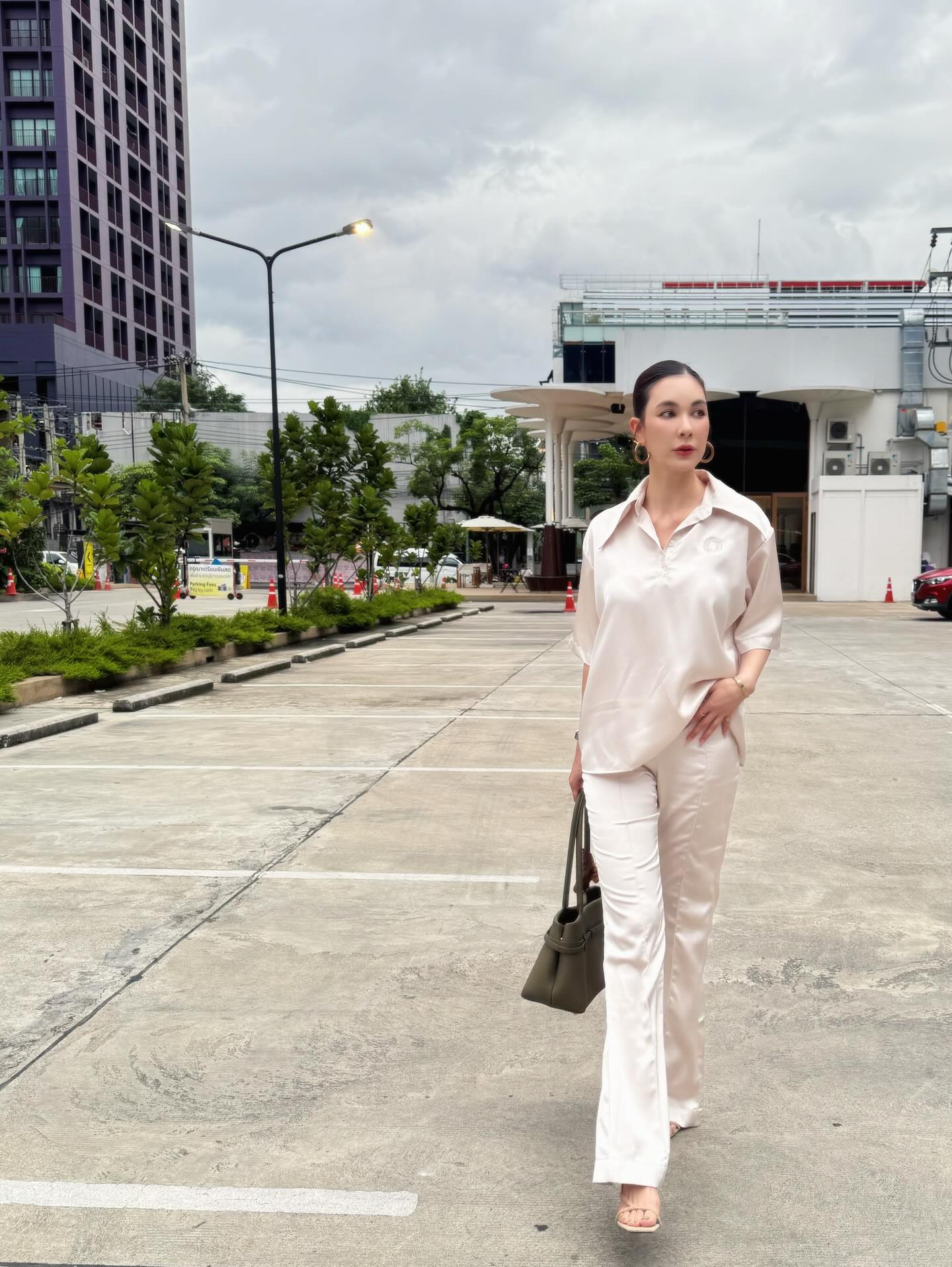 โบว์ - เบญจวรรณ อาร์ตเนอร์