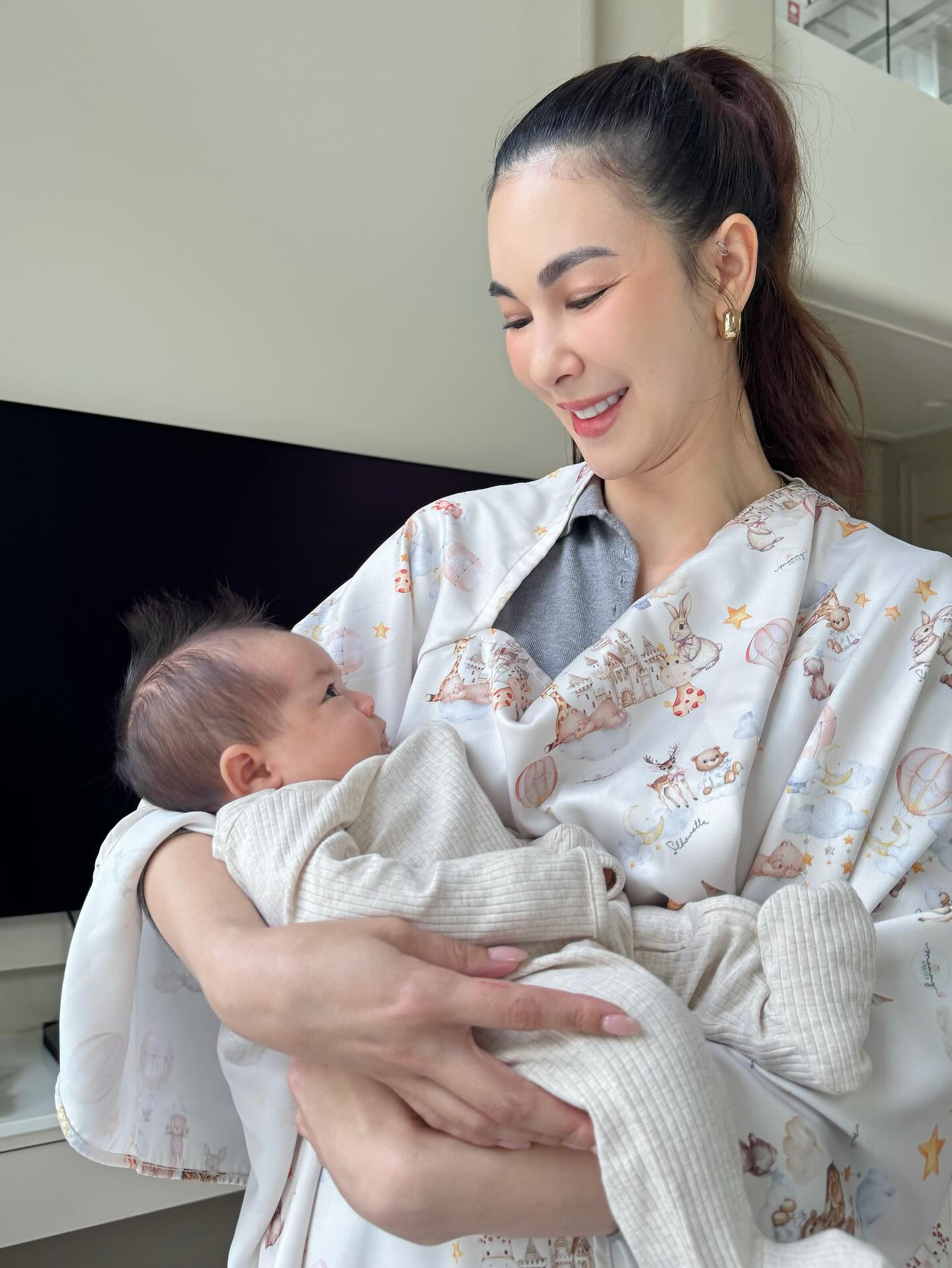 โบว์ - เบญจวรรณ อาร์ตเนอร์