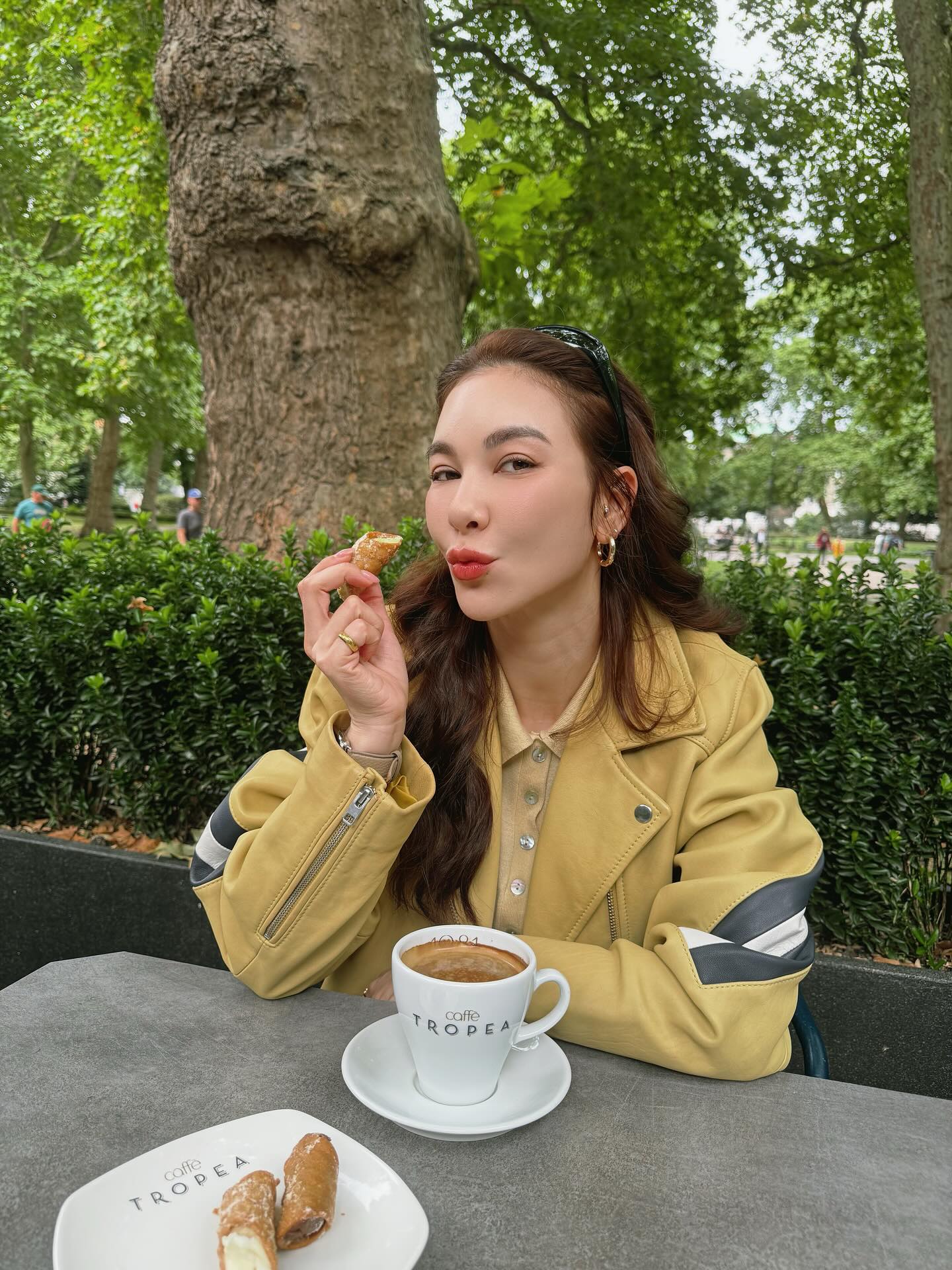 โบว์ - เบญจวรรณ อาร์ตเนอร์
