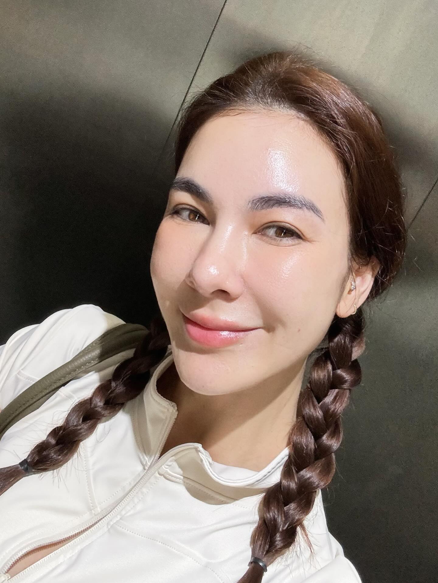 โบว์ - เบญจวรรณ อาร์ตเนอร์