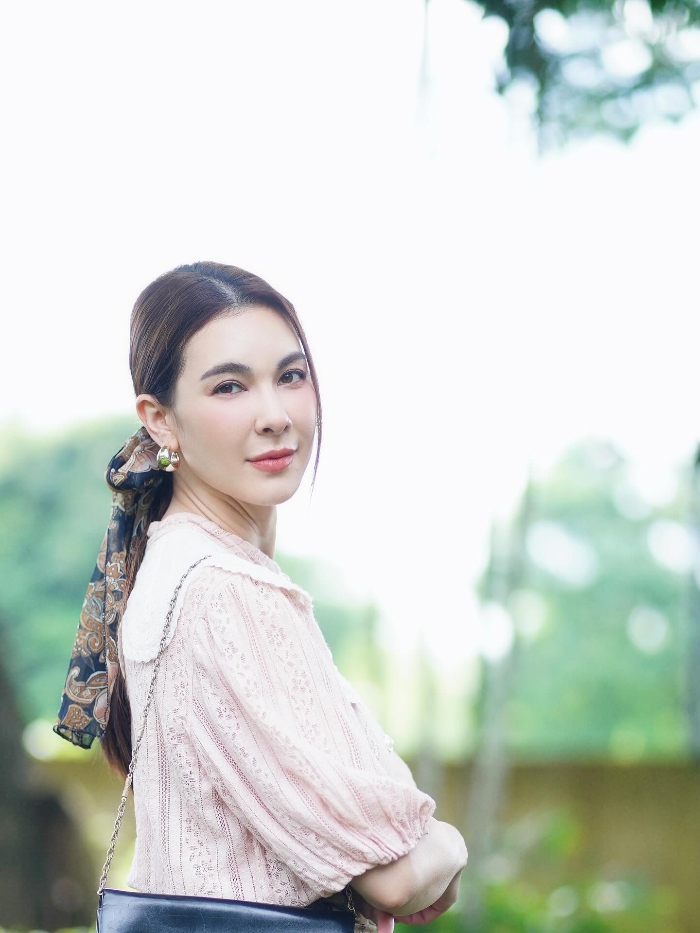 โบว์ - เบญจวรรณ อาร์ตเนอร์