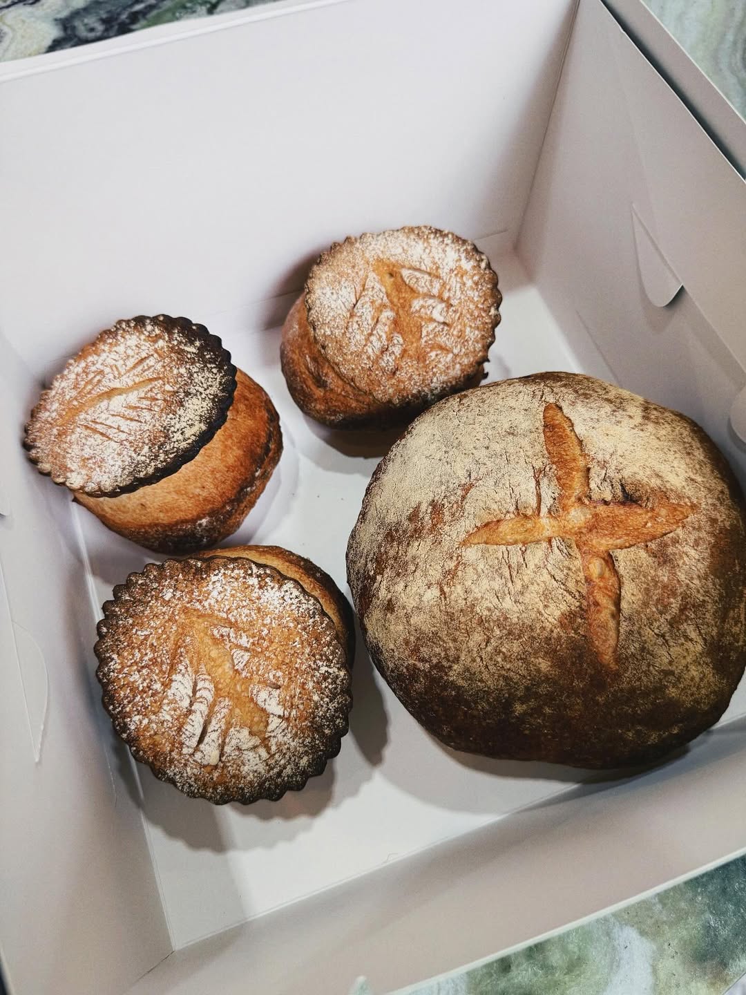 โบว์ - เบญจวรรณ อาร์ตเนอร์