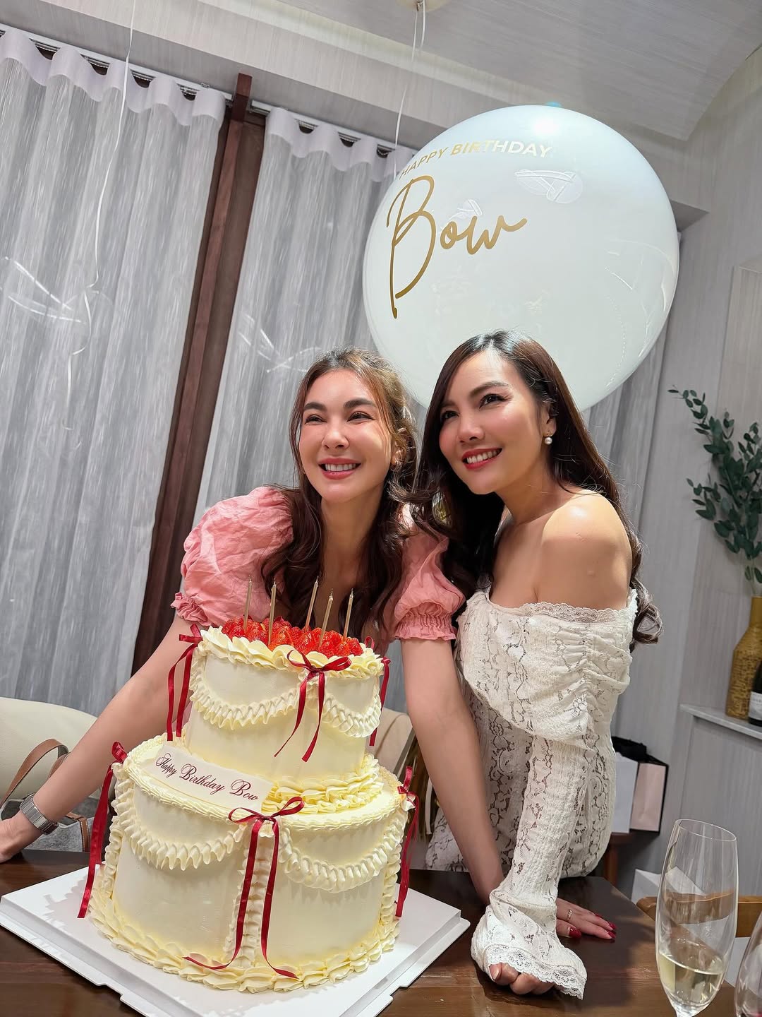 โบว์ - เบญจวรรณ อาร์ตเนอร์