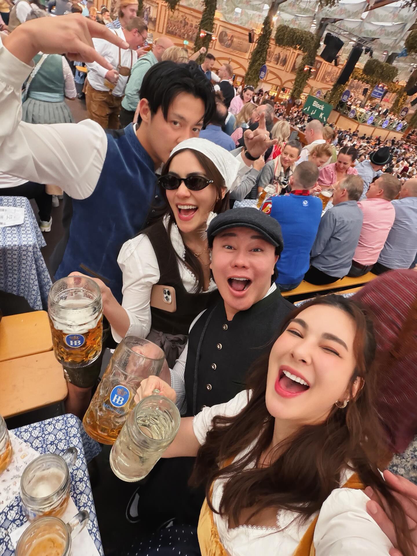 โบว์ - เบญจวรรณ อาร์ตเนอร์