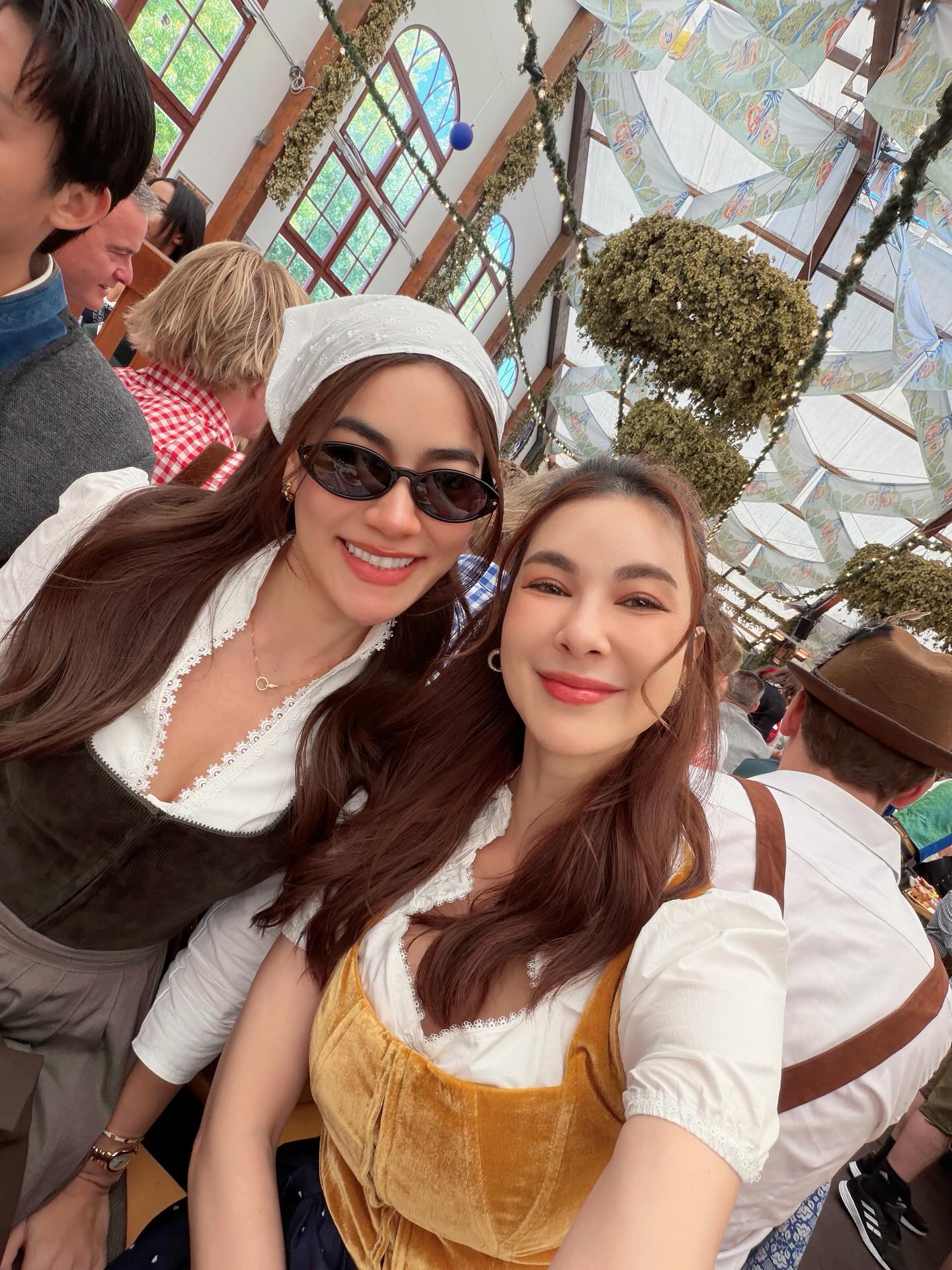 โบว์ - เบญจวรรณ อาร์ตเนอร์