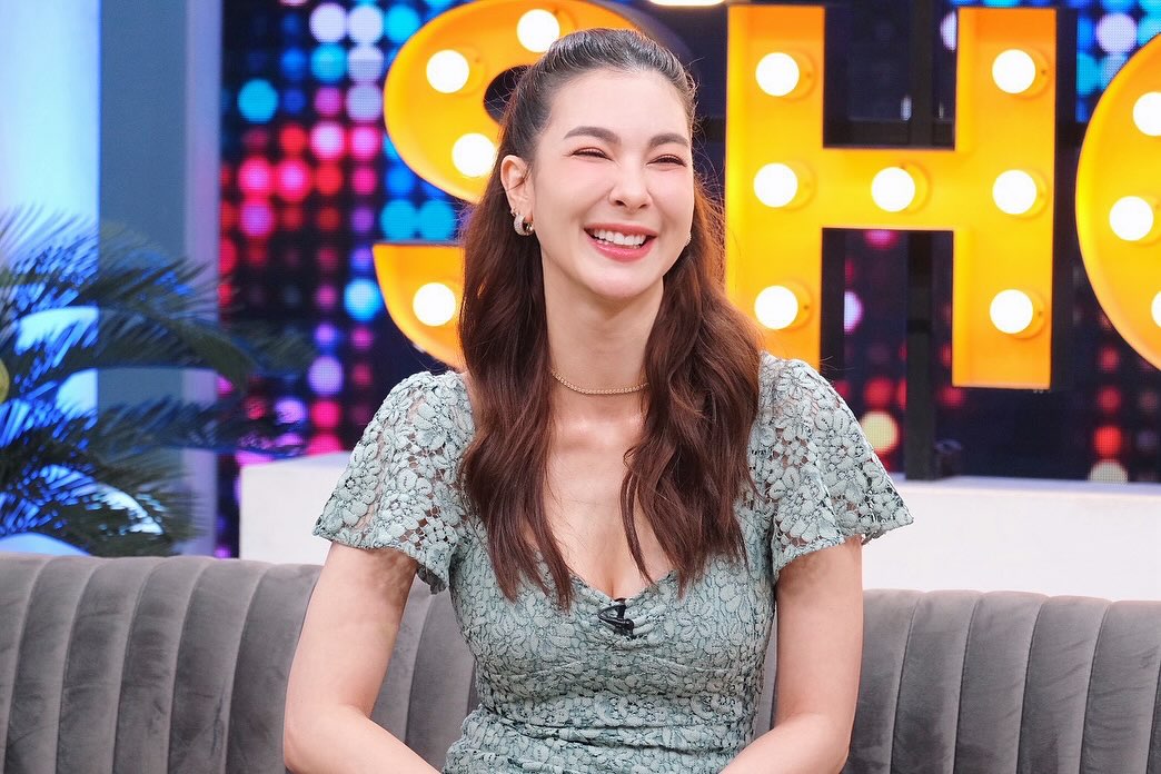 โบว์ - เบญจวรรณ อาร์ตเนอร์