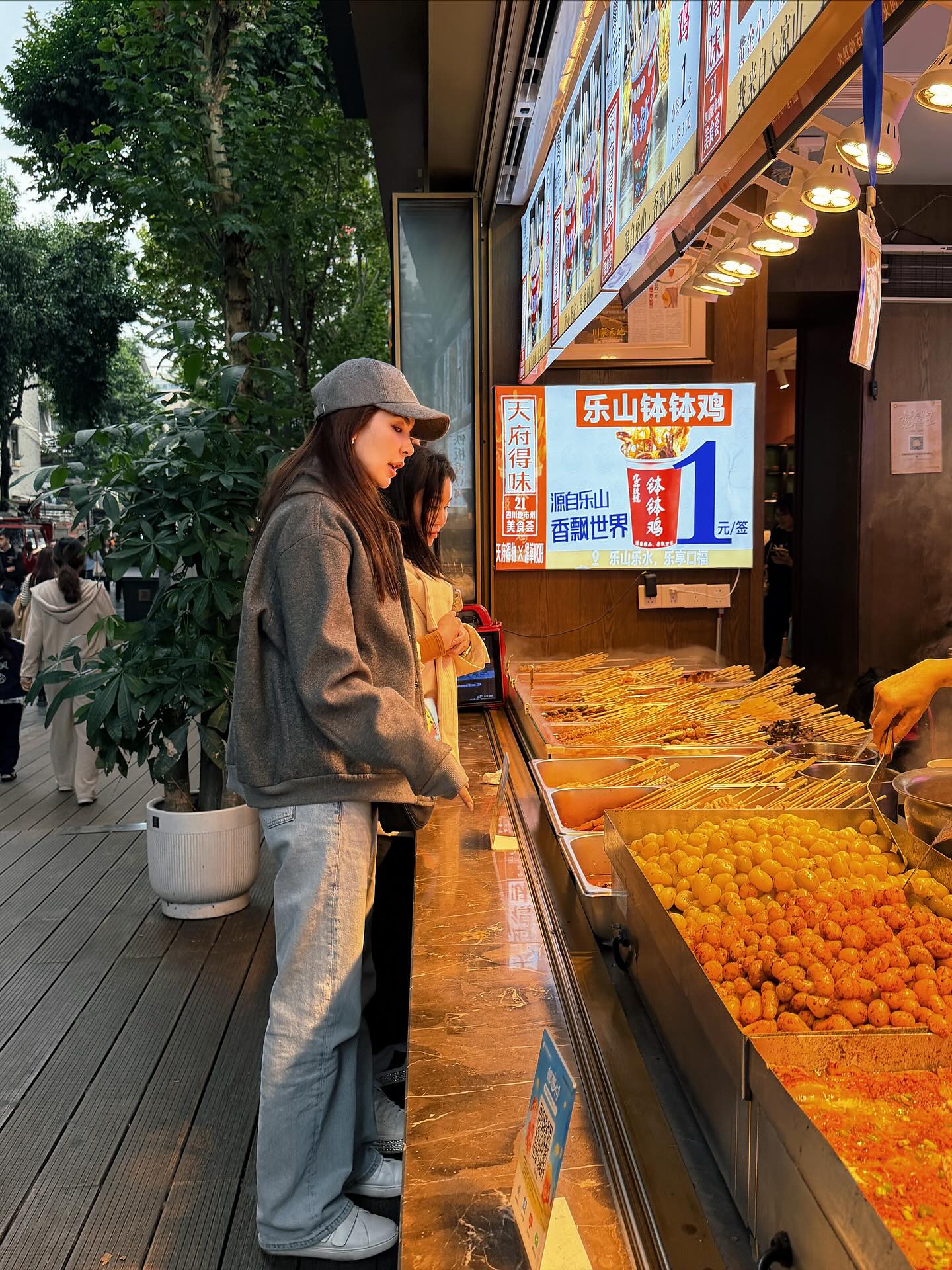 โบว์ - เบญจวรรณ อาร์ตเนอร์