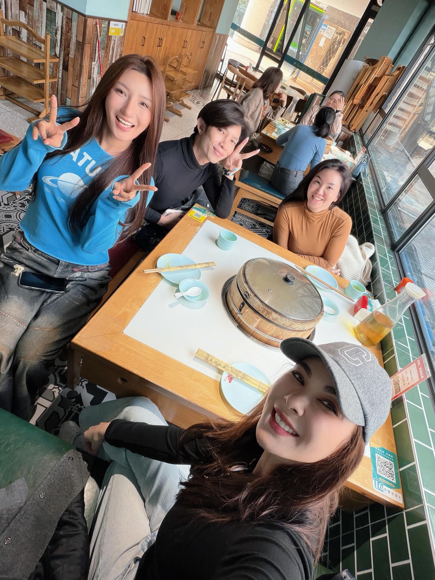 โบว์ - เบญจวรรณ อาร์ตเนอร์