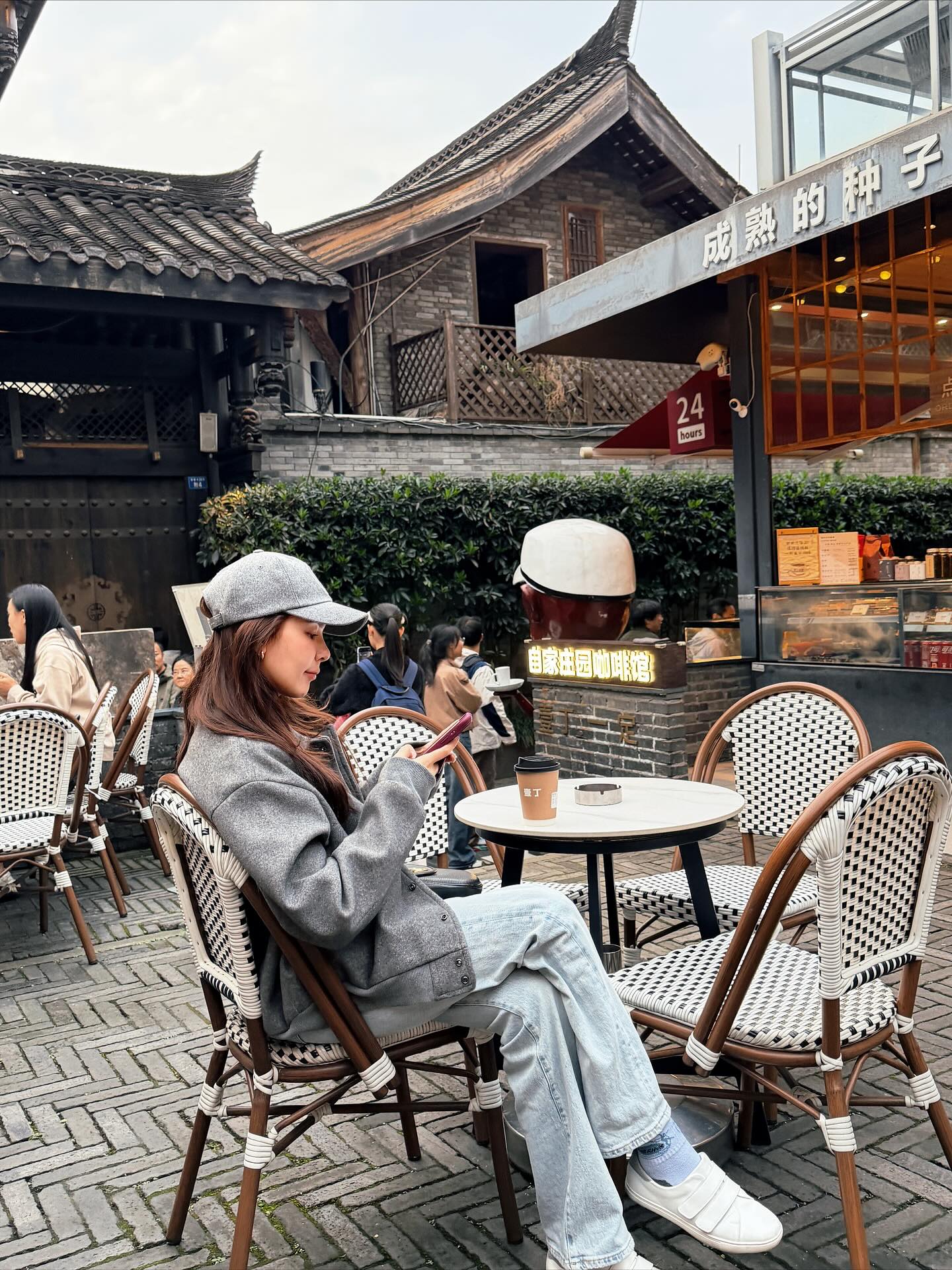 โบว์ - เบญจวรรณ อาร์ตเนอร์