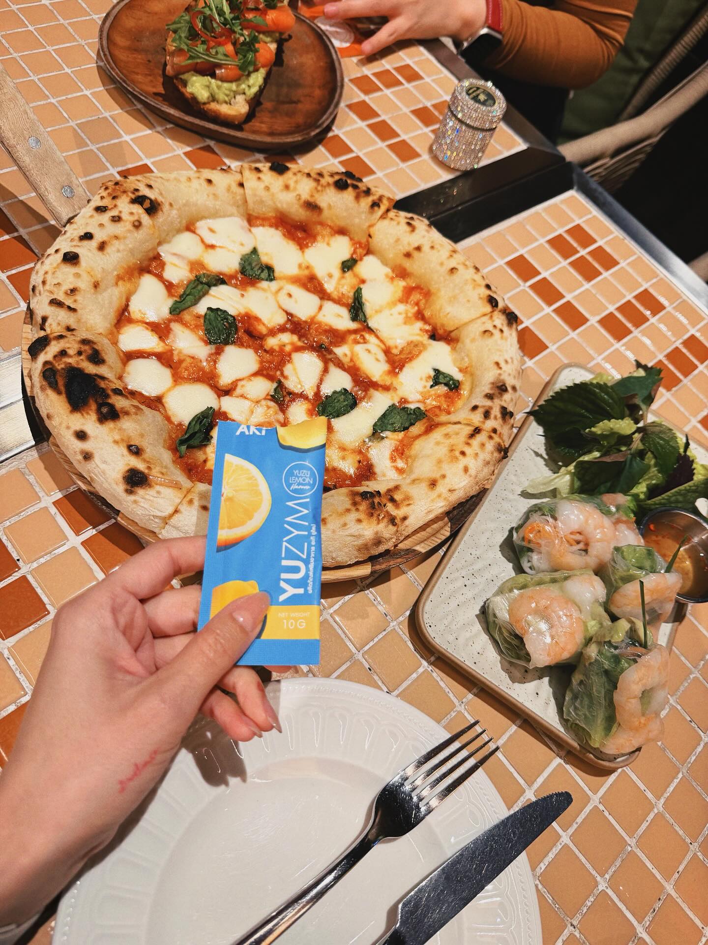 โบว์ - เบญจวรรณ อาร์ตเนอร์