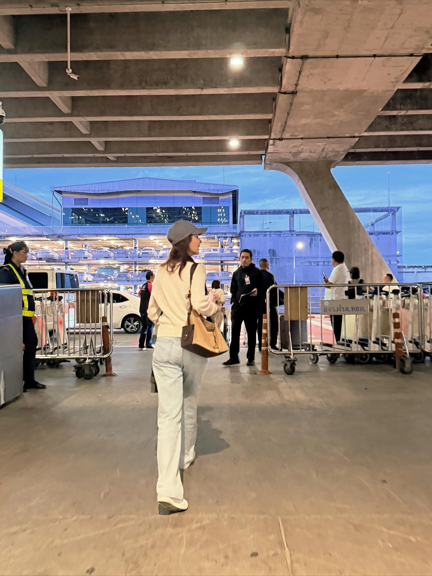 โบว์ - เบญจวรรณ อาร์ตเนอร์