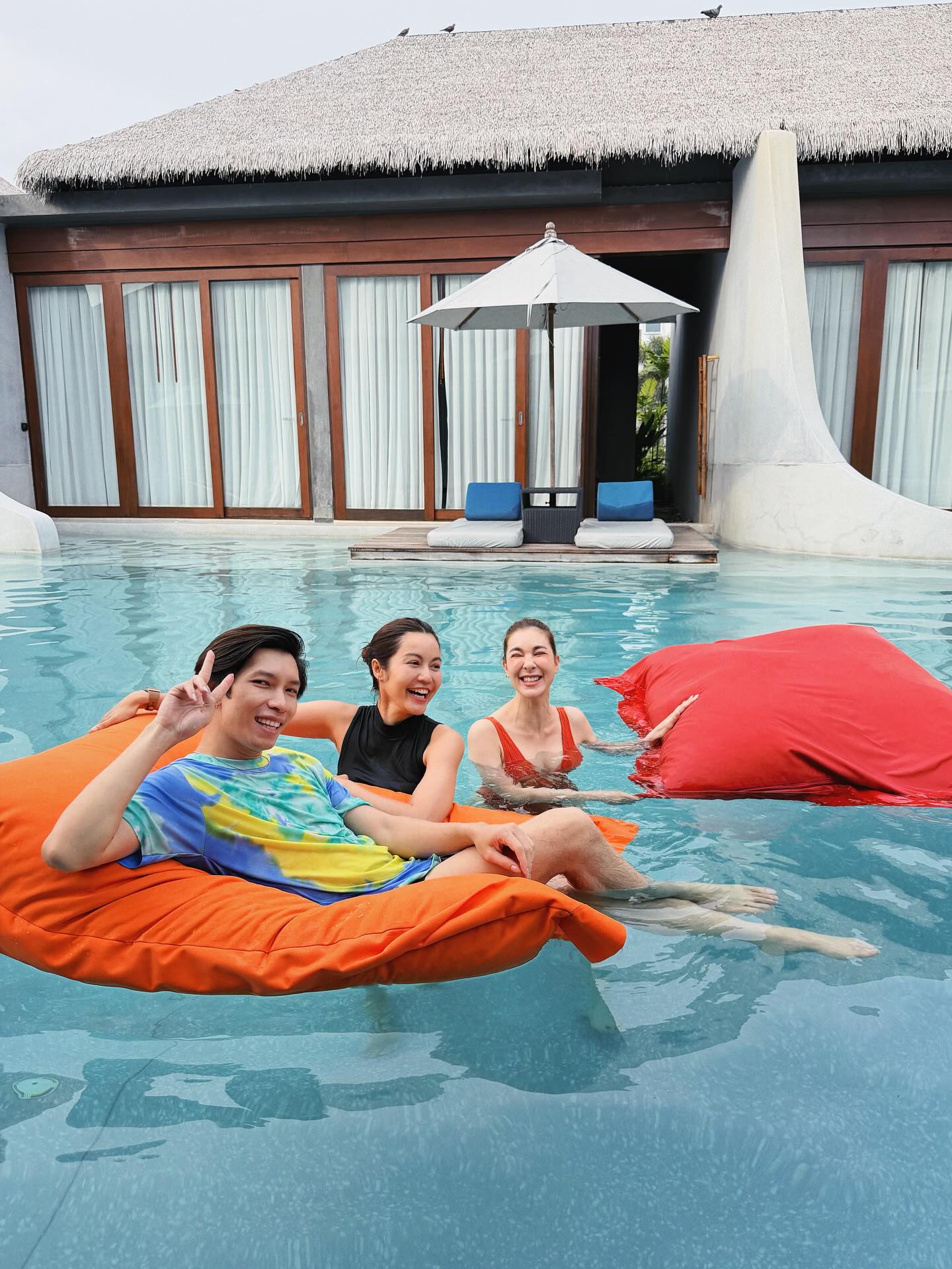 โบว์ - เบญจวรรณ อาร์ตเนอร์