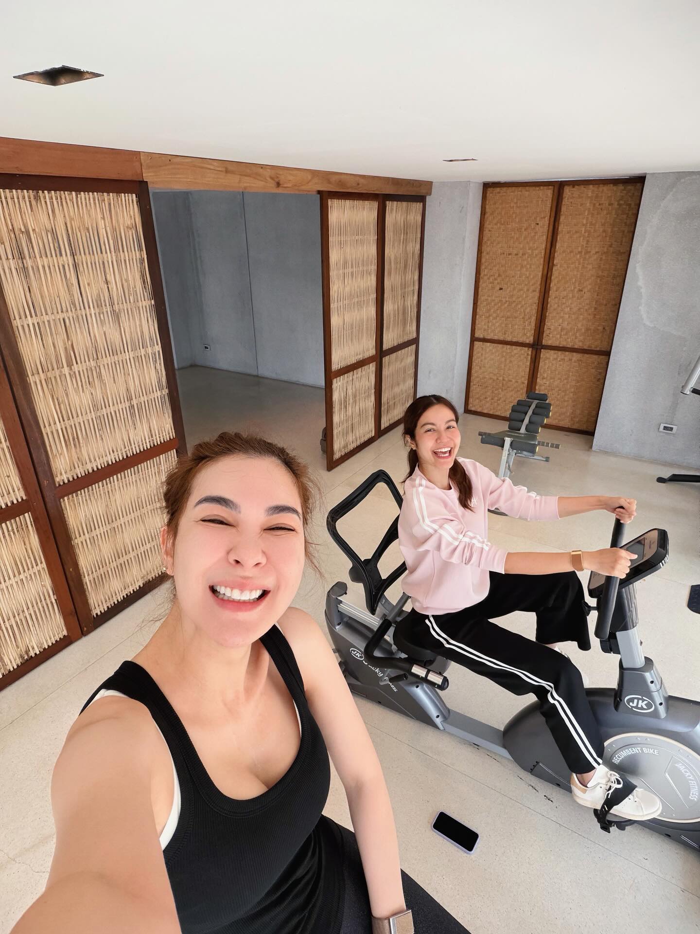 โบว์ - เบญจวรรณ อาร์ตเนอร์