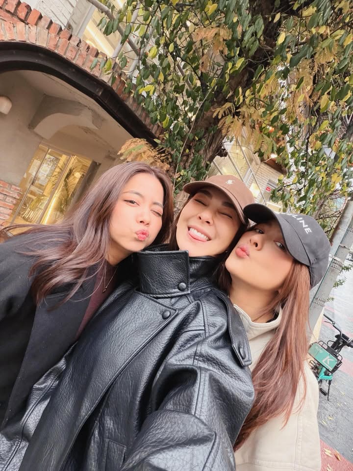 โบว์ - เบญจวรรณ อาร์ตเนอร์