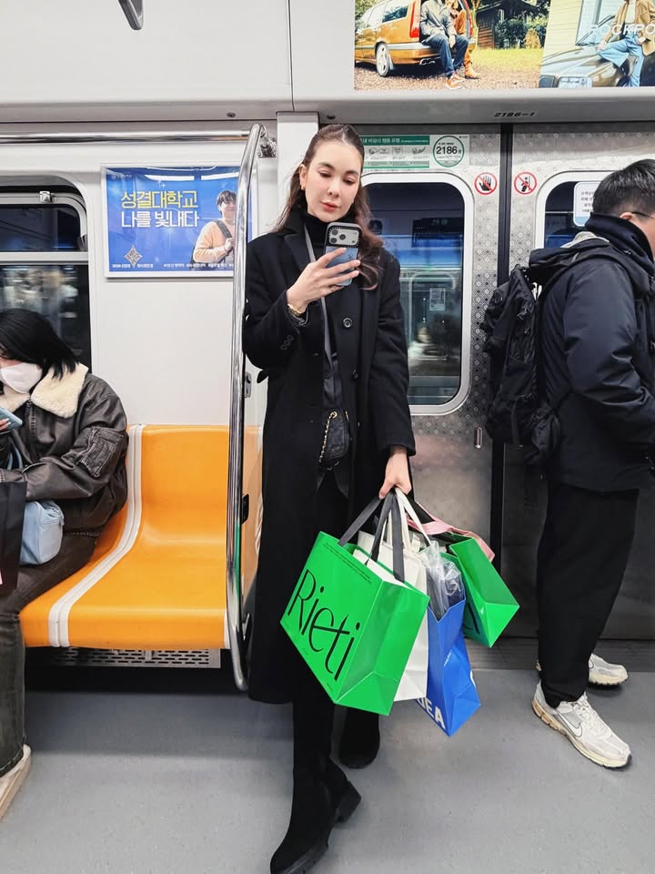 โบว์ - เบญจวรรณ อาร์ตเนอร์