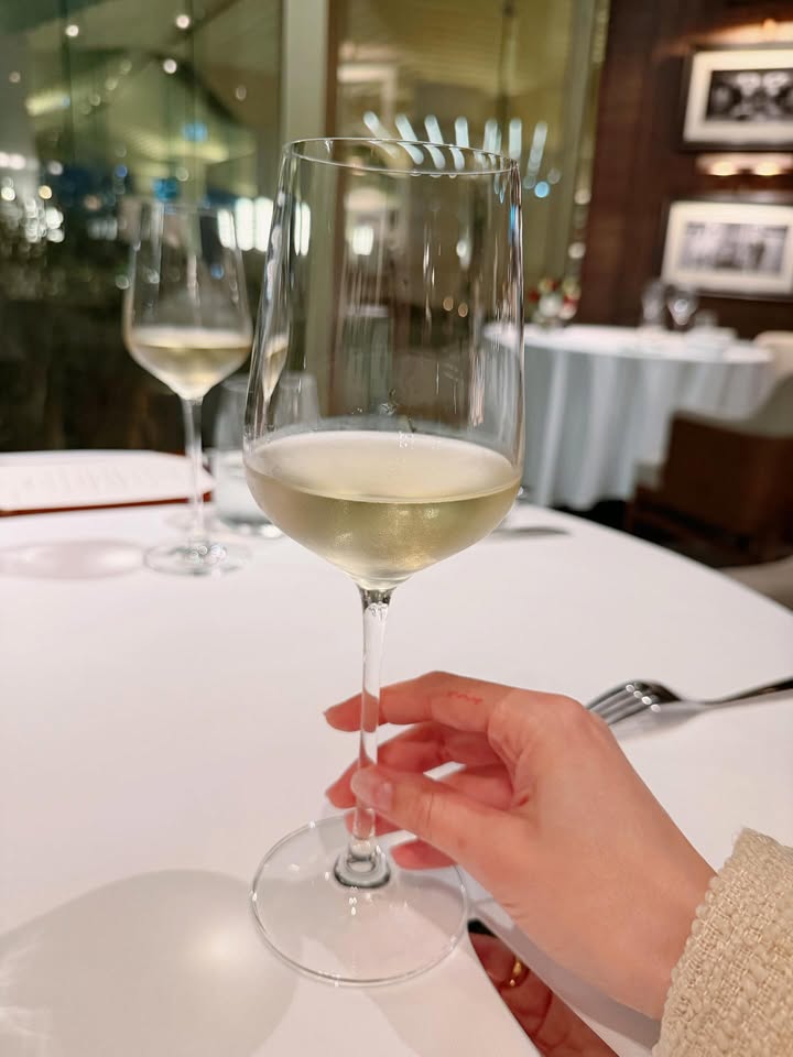 โบว์ - เบญจวรรณ อาร์ตเนอร์