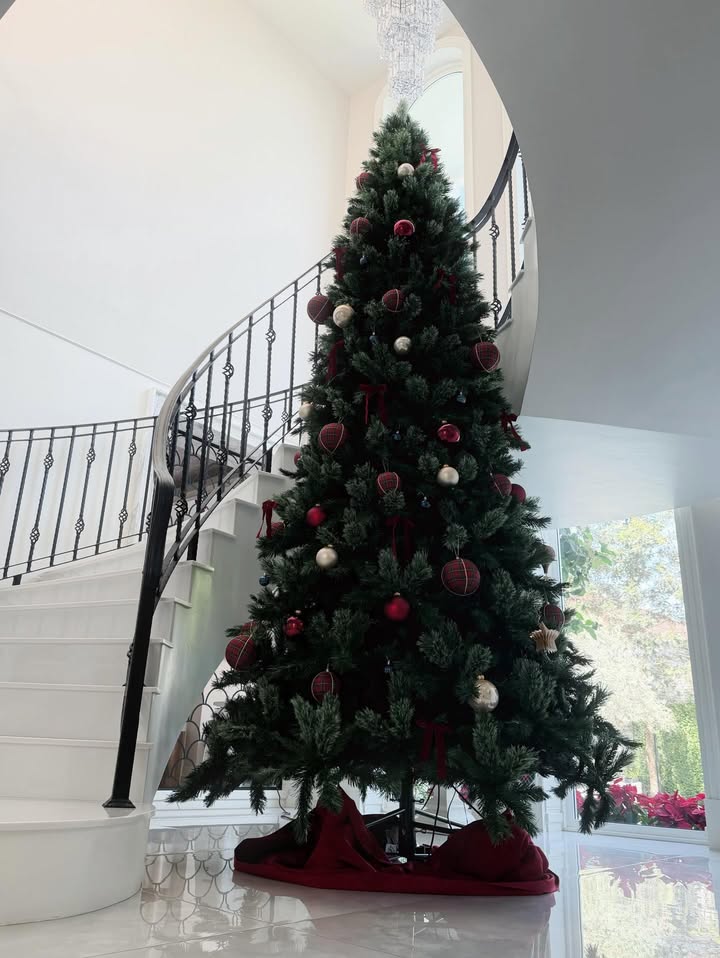 โบว์ - เบญจวรรณ อาร์ตเนอร์