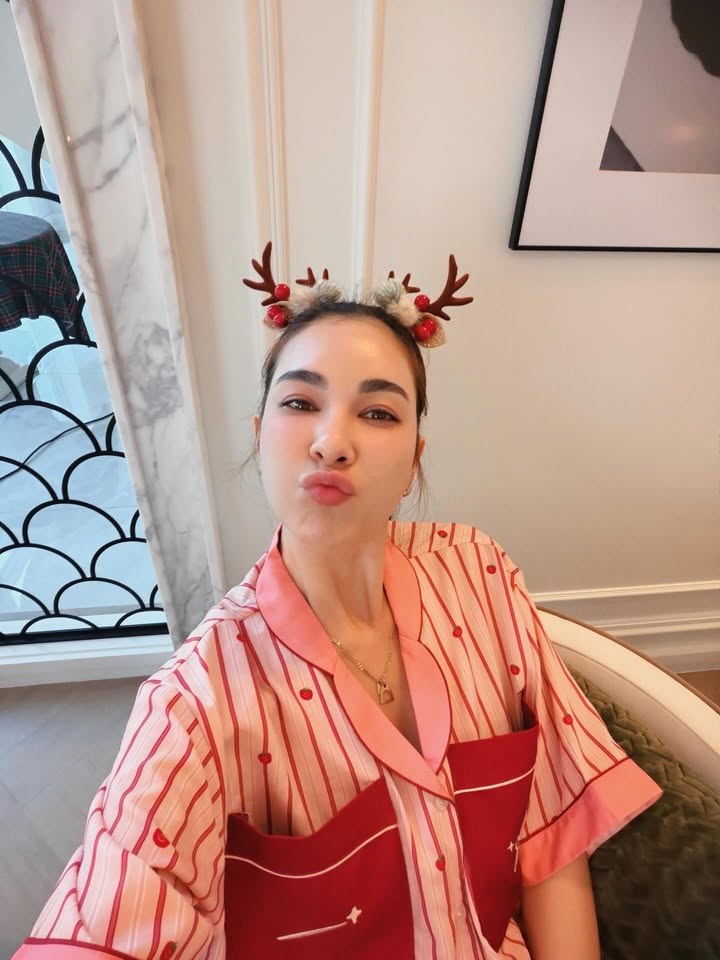 โบว์ - เบญจวรรณ อาร์ตเนอร์