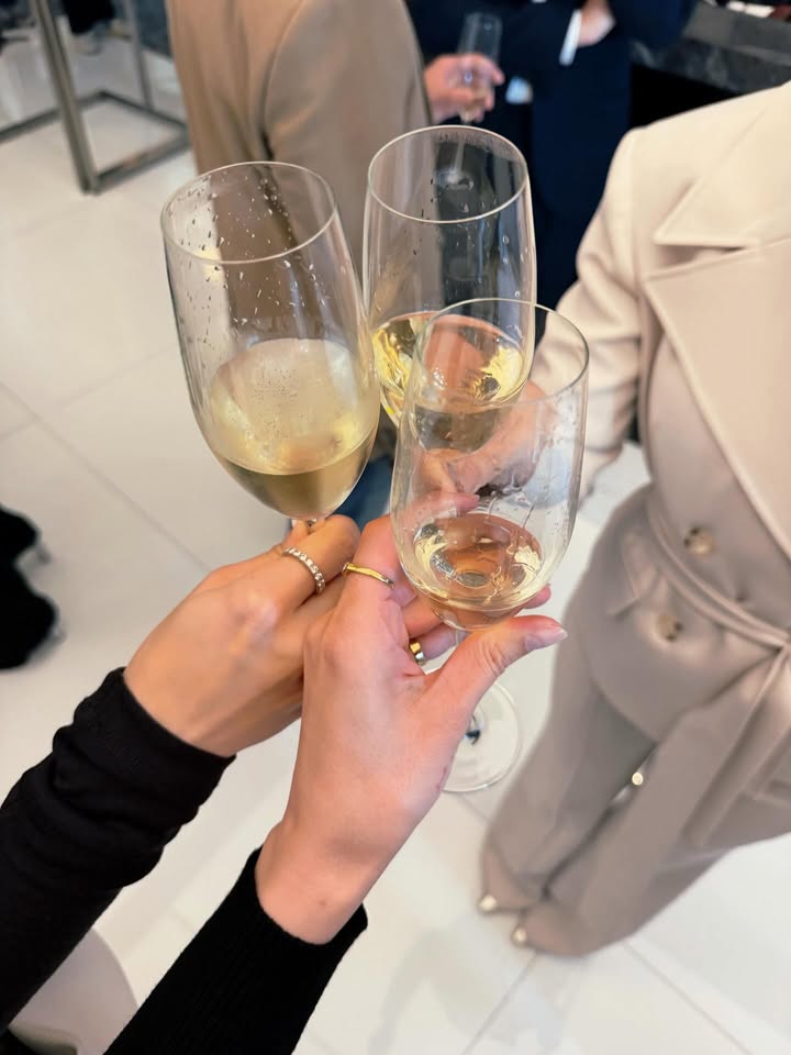 โบว์ - เบญจวรรณ อาร์ตเนอร์