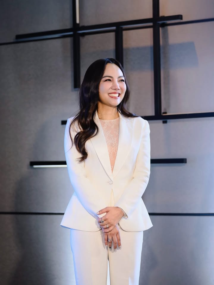 โบว์ - เบญจวรรณ อาร์ตเนอร์