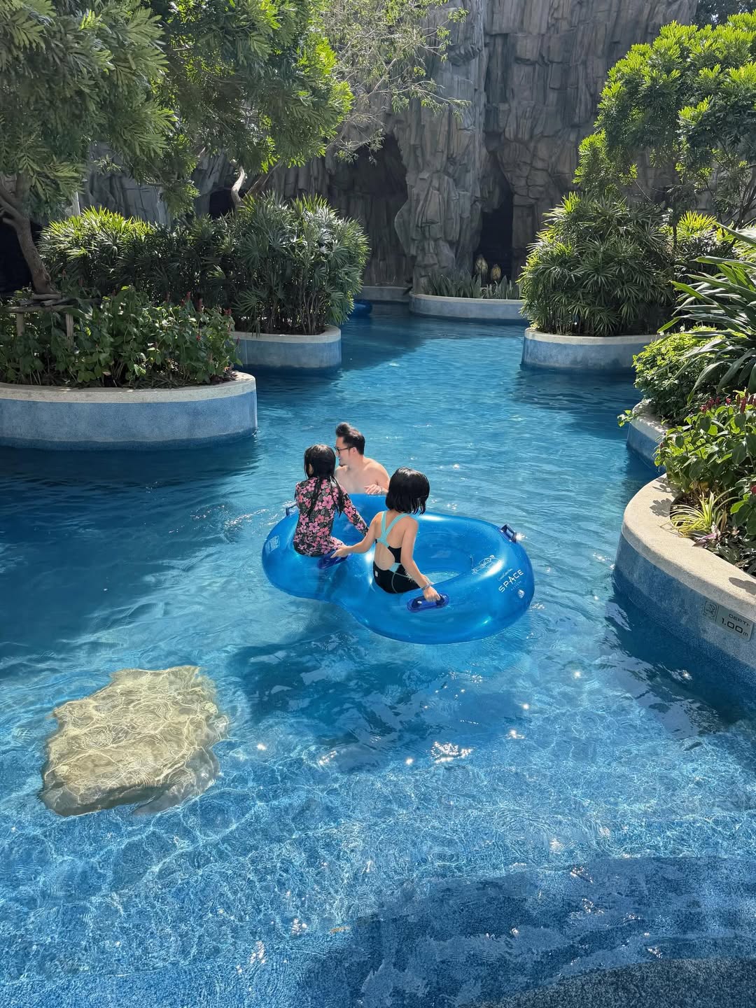 โบว์ - เบญจวรรณ อาร์ตเนอร์