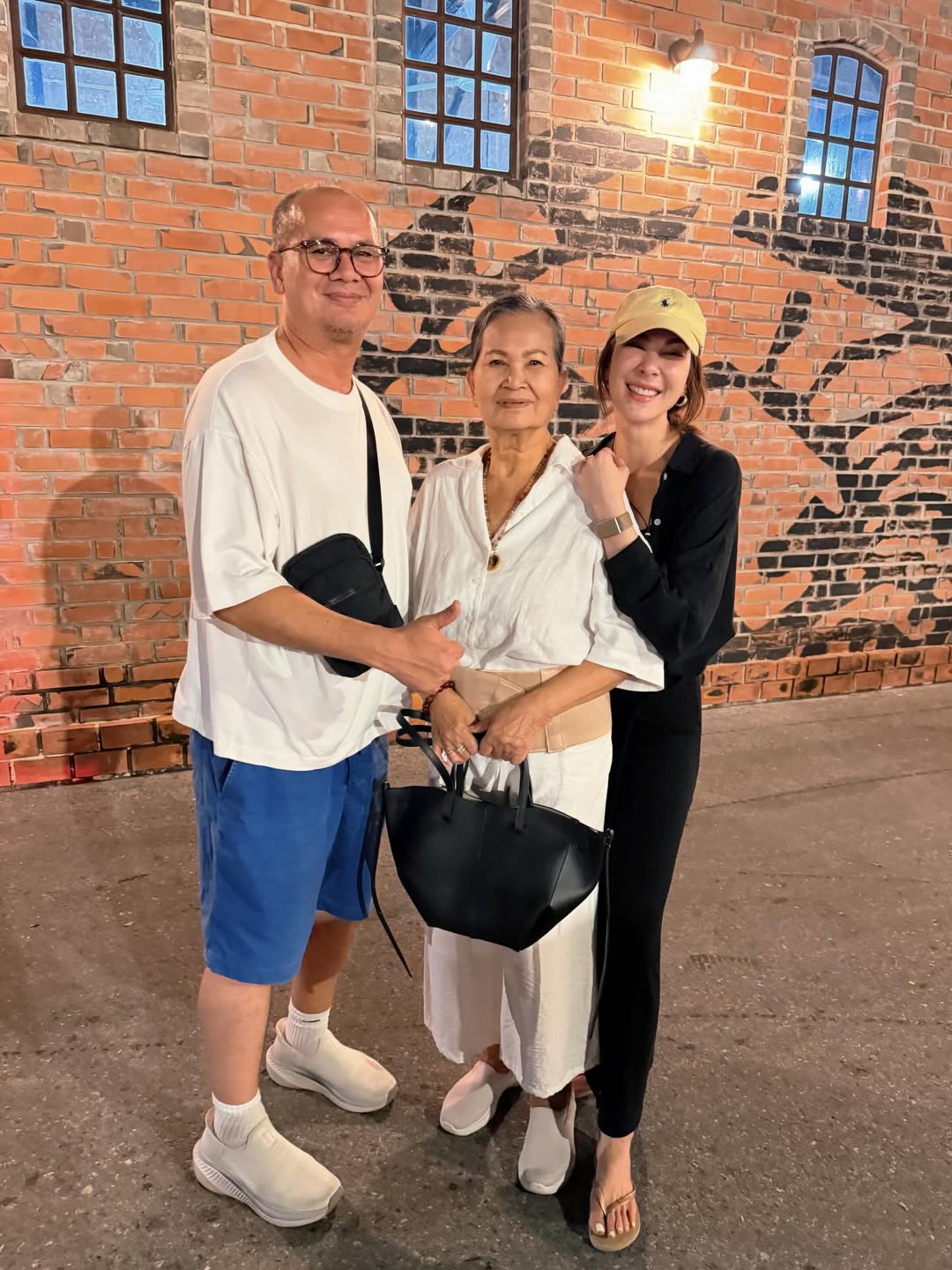 โบว์ - เบญจวรรณ อาร์ตเนอร์