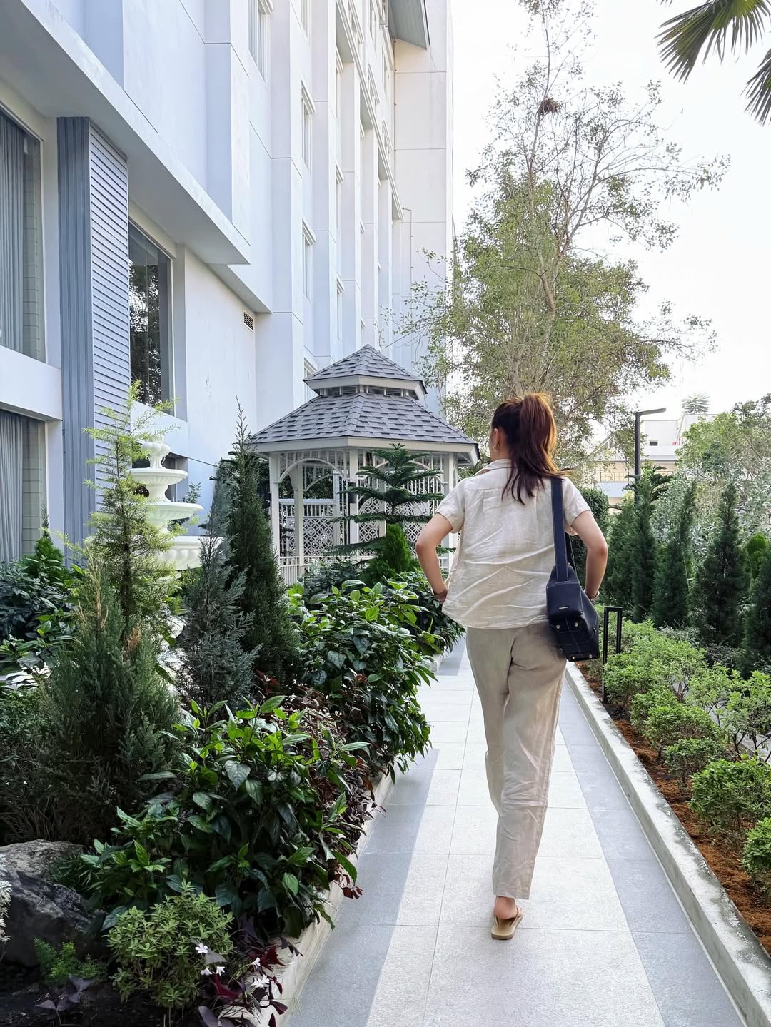 โบว์ - เบญจวรรณ อาร์ตเนอร์