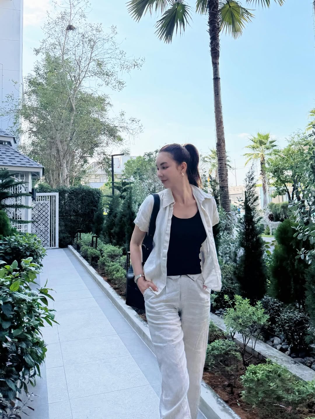 โบว์ - เบญจวรรณ อาร์ตเนอร์